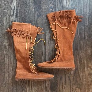 Minnetonka Lace Up Boot Hard Sole 9